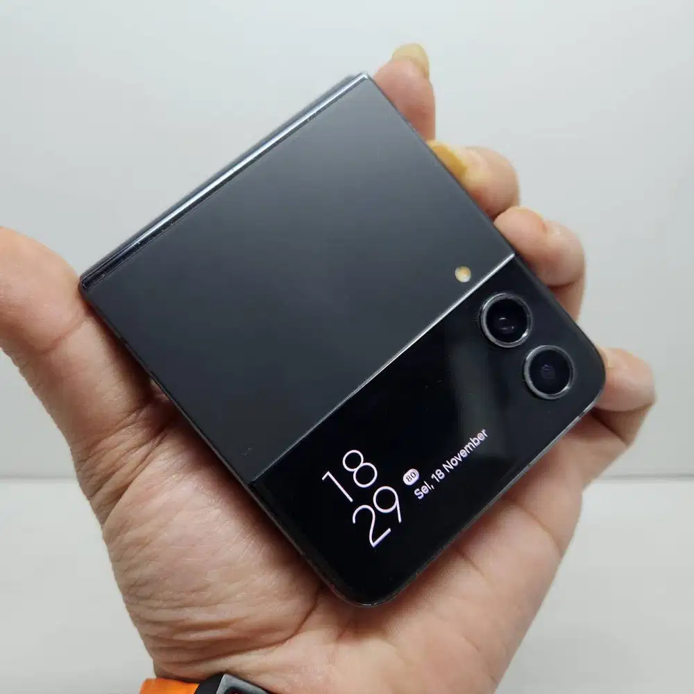 TERMURAH! MINUS DIKIT SAMSUNG GALAXY Z FLIP 4 5G 8/128 BLACK EX SEIN R