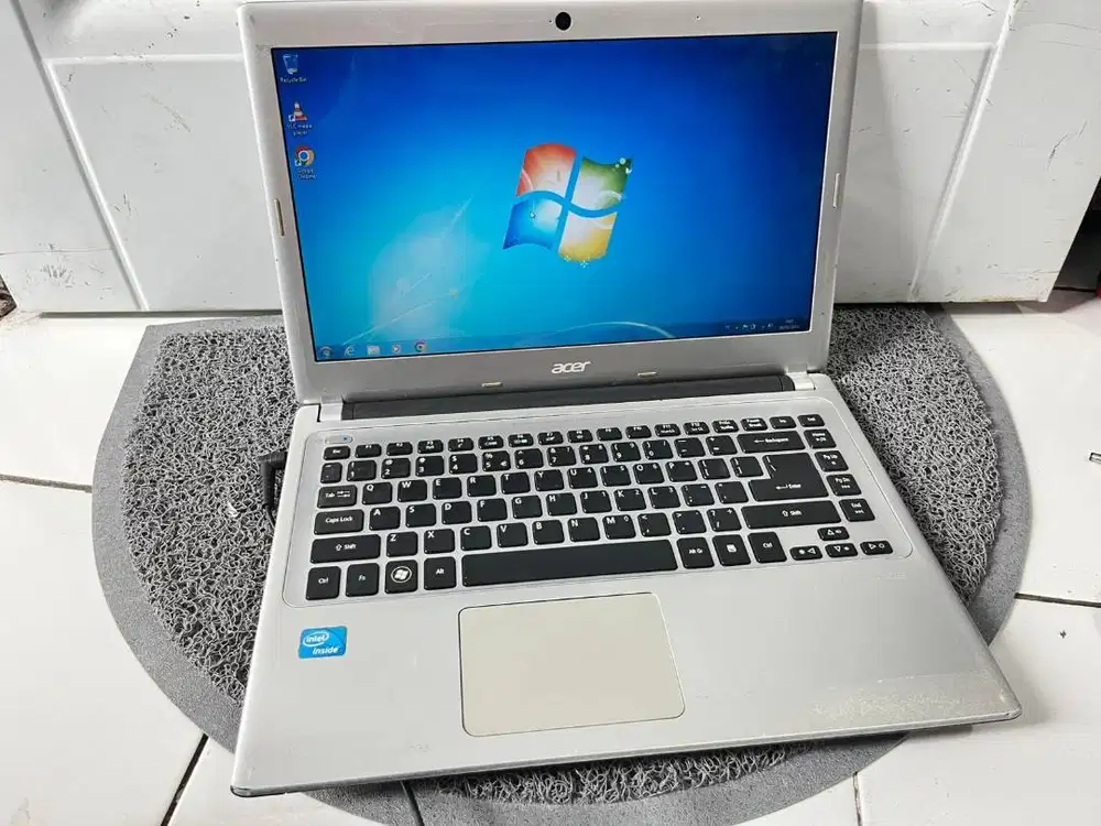 Laptop acer v5-431 Intel celeron 2gb ram 500gb hdd Windows 7 64bit Int