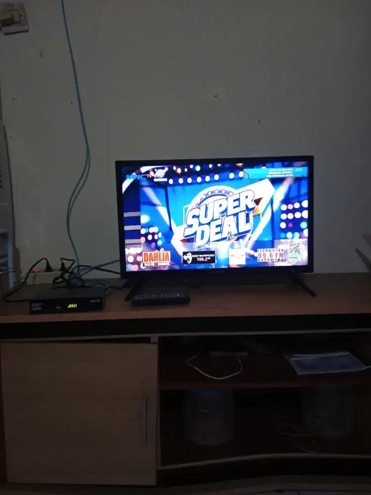 Jual TV led Panasonic 24 inchi plus stb