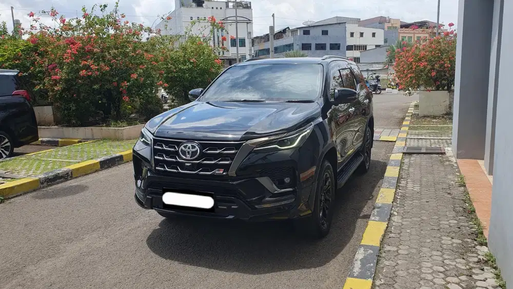 Toyota fortuner vrz gr 4x4 matic awd 2023 hitam diesel