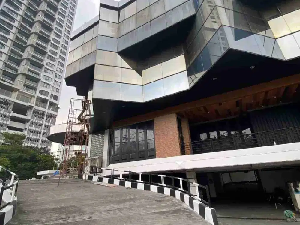 SEWA GEDUNG KOMERSIAL RAYA GUBENG SULAWESI SURABAYA PUSAT KOTA LUAS 2000 BAGUS