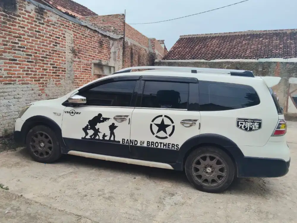 Nisan grand Livina xgear 2014 m/t