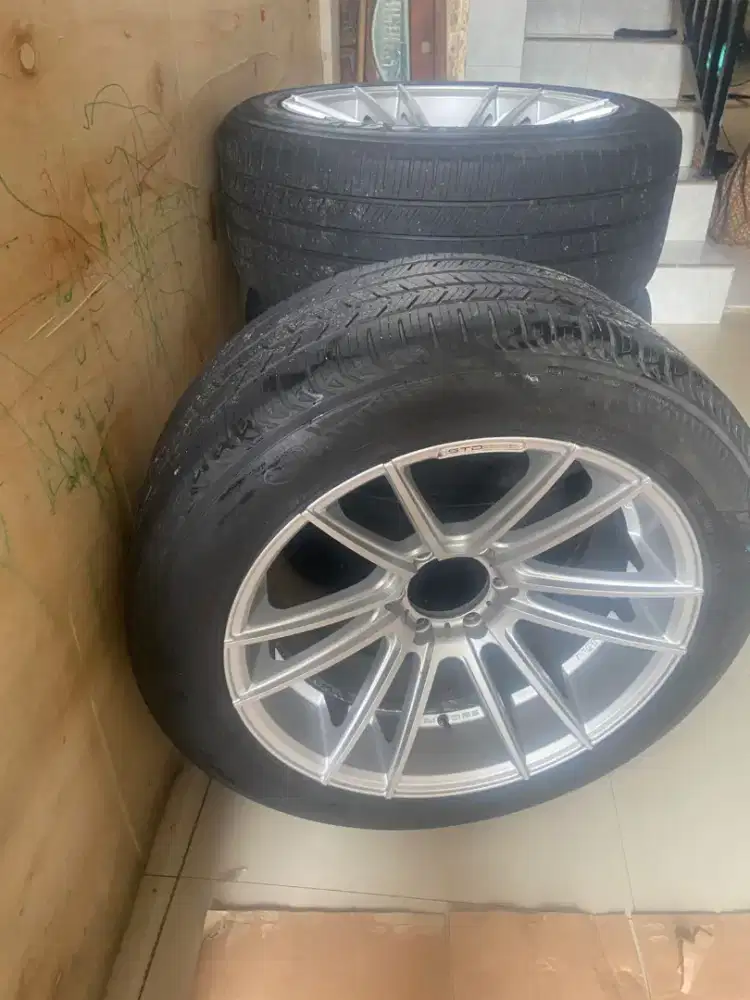 Velg+ban bekas mobil Fortuner 1 set