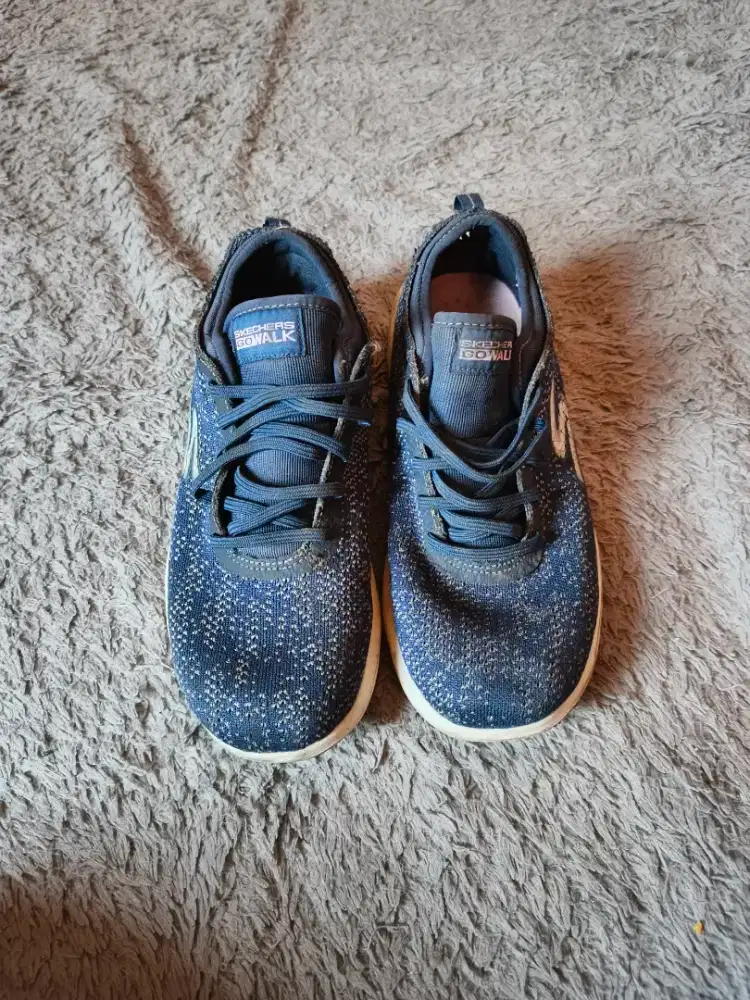 Sepatu running skechers gowalk 37