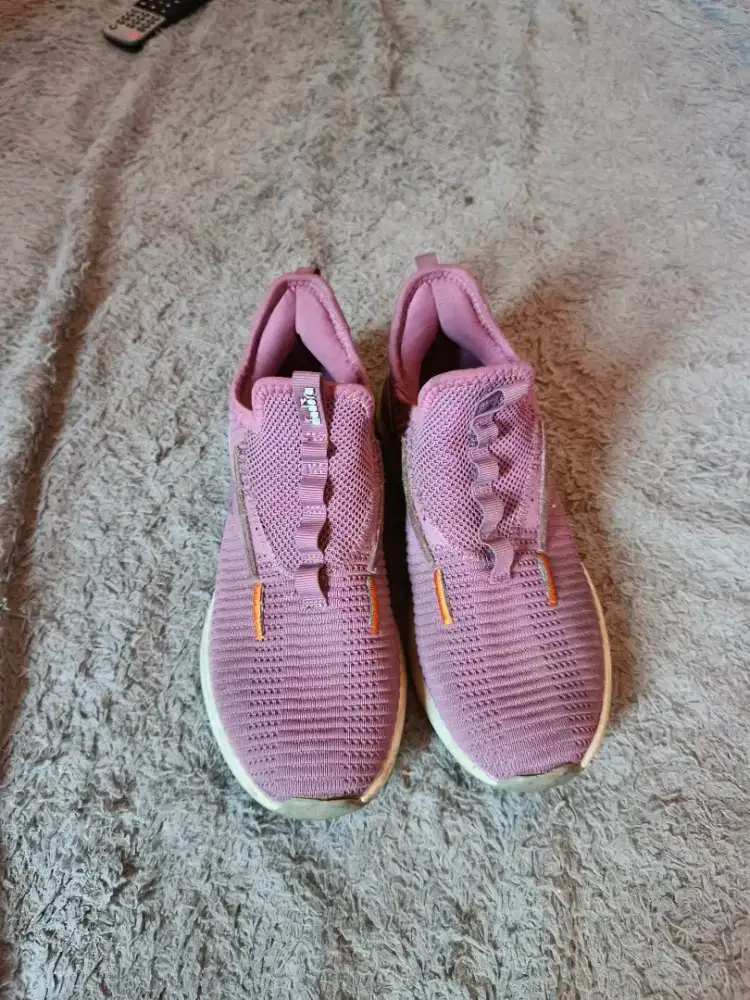 Sepatu running diadora size 39