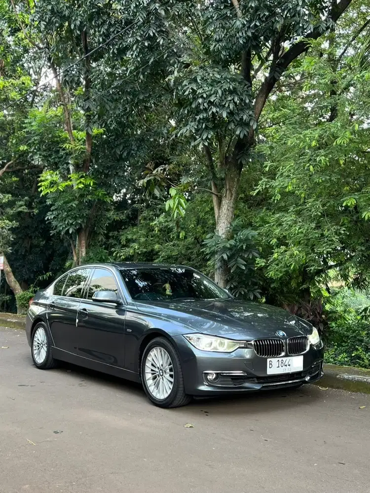 BMW 320i 2014 Bensin