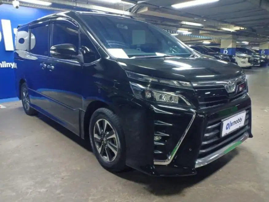 DP RENDAH Toyota Voxy 2.0 Bensin-AT 2017 NRH B