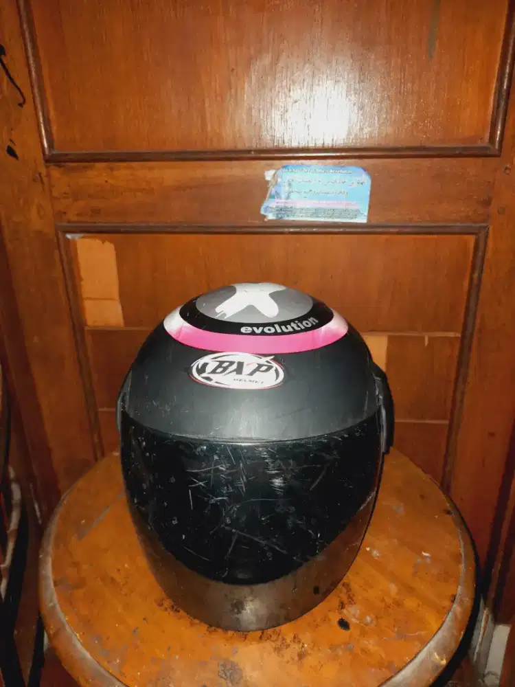 Helm second slerti baru