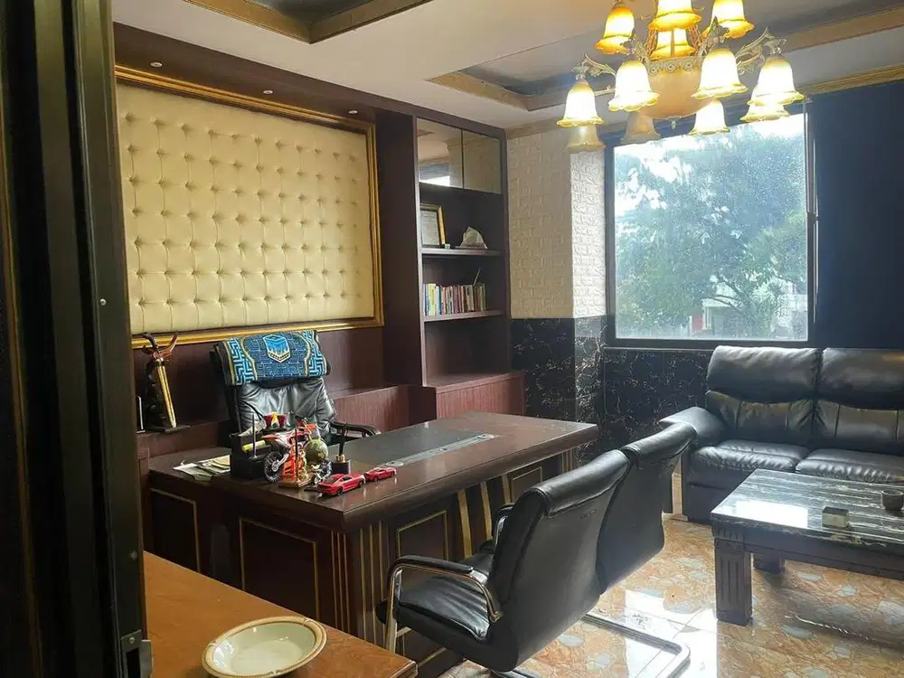 RUKO 3 LANTAI LOKASI STRATEGIS PINGGIR JALAN UTAMA