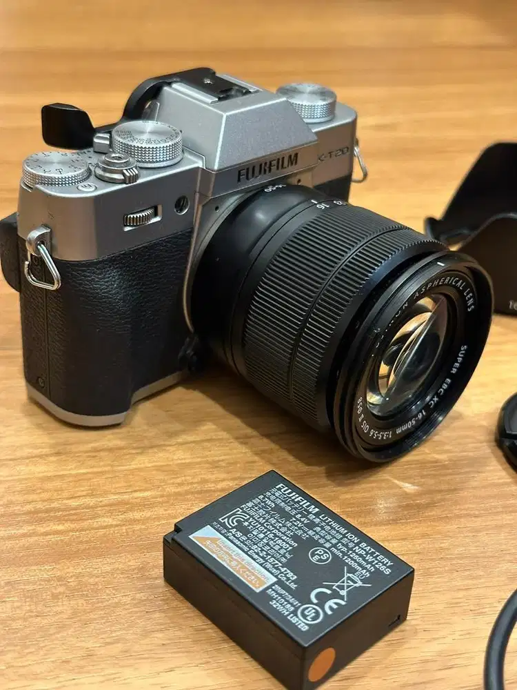 FUJIFILM XT20 KIT 16-50mm Eks Garansi Resmi HALF CASE MADA 1432