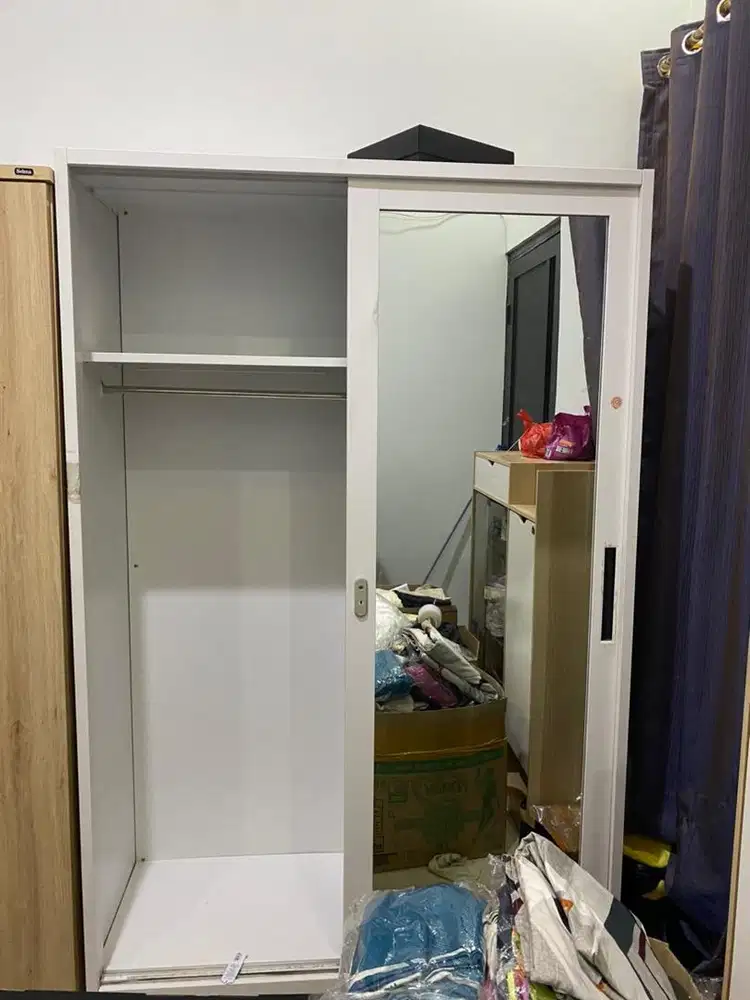 Lemari pakaian besi pintu sliding