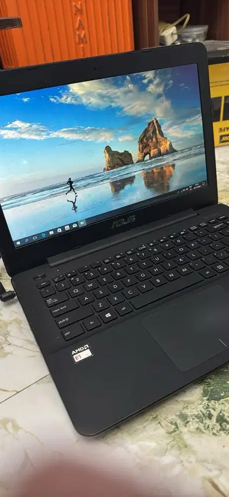 Asus X454Y • Processor : Ama E1-7010