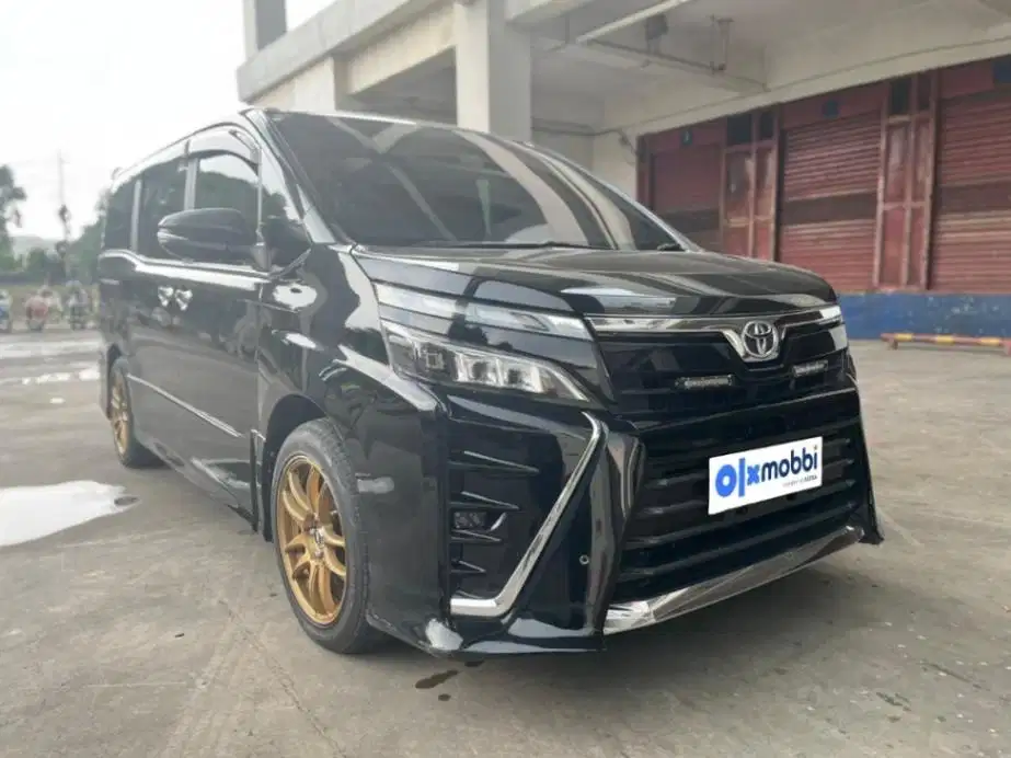 DP RENDAH Toyota Voxy 2.0 Bensin-AT 2018 NRS B