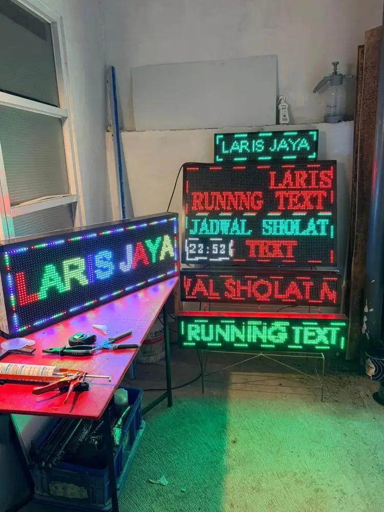 Running text dan jadwal sholat digital