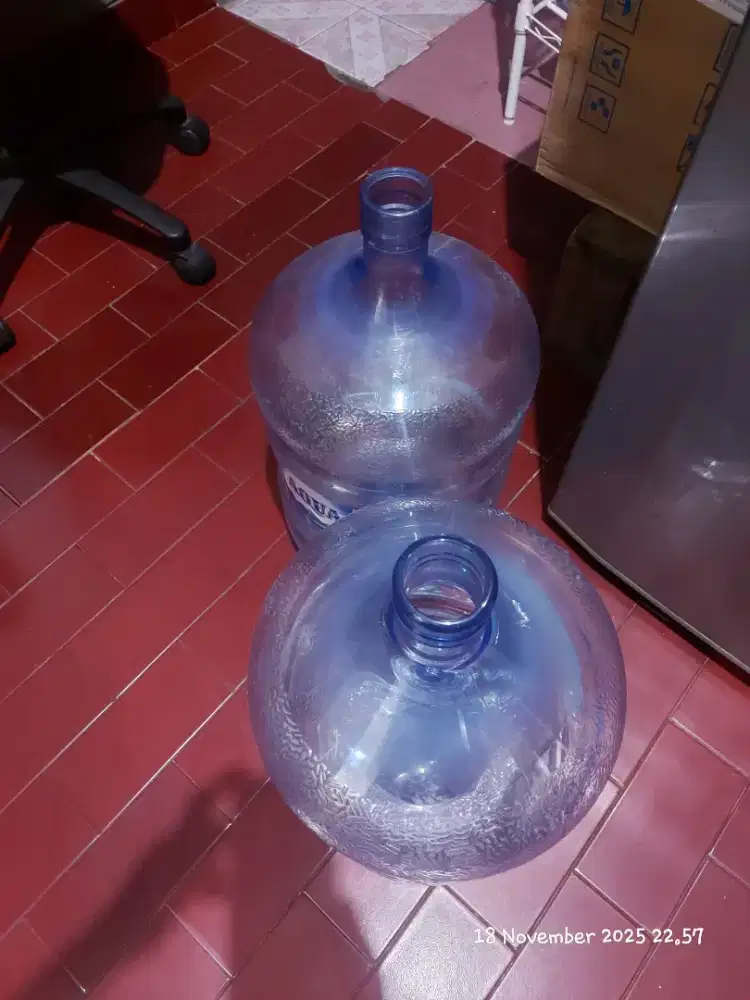 Galon aqua kosong