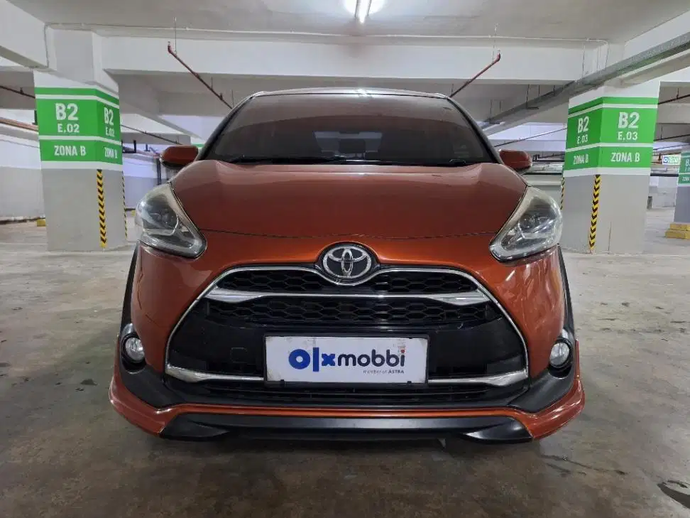 DP MURAH Toyota Sienta 1.5 Q Bensin-AT 2017 Orange CEYFB