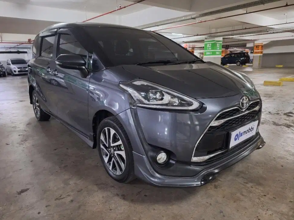 DP MURAH Toyota Sienta 1.5 Q Bensin-AT 2018 Abu-Abu CTZMB