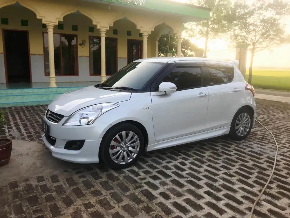 Suzuki Swift 2015 Bensin