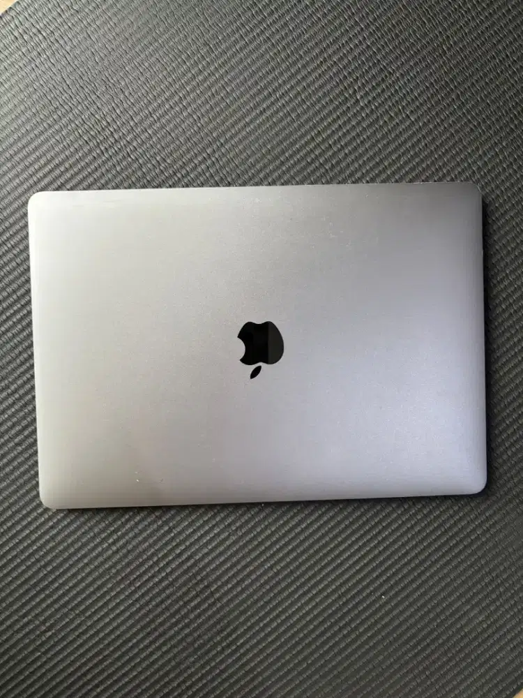 MacBook Pro 2019 Touchbar
(8/128gb)