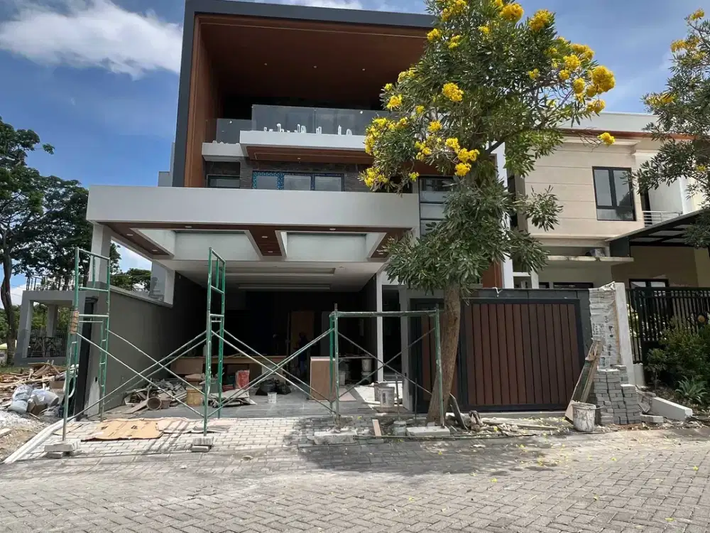 rumah mewah 3 lantai dengan private lift