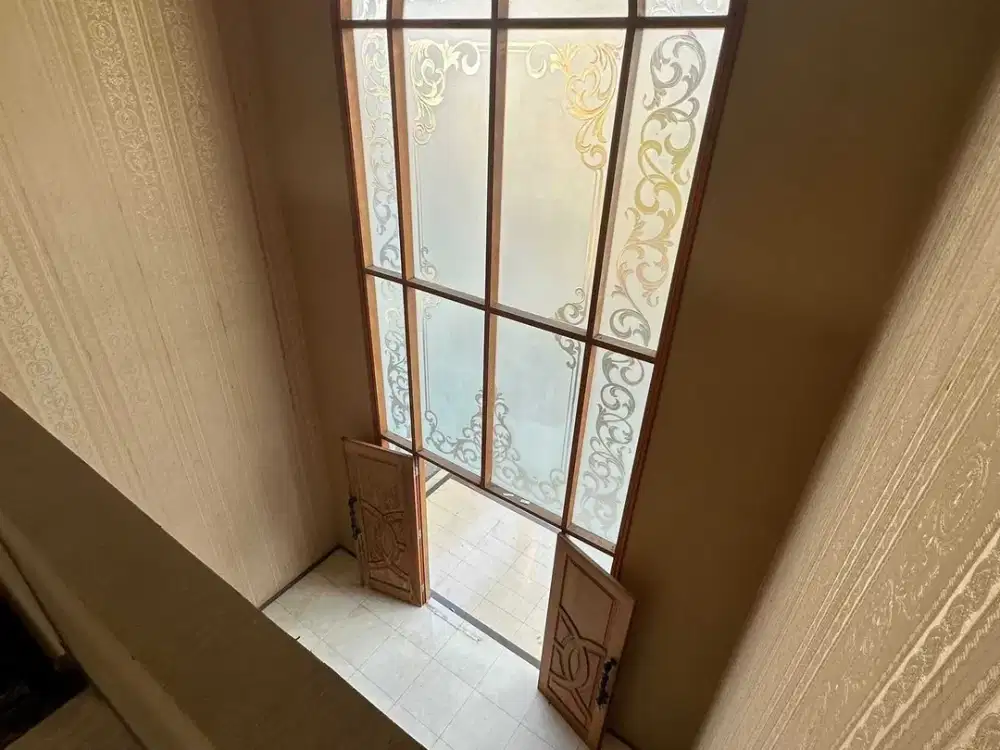 DIJUAL MURAH RUMAH MEWAH GAYA CLASSIC DI MARGOREJO INDAH