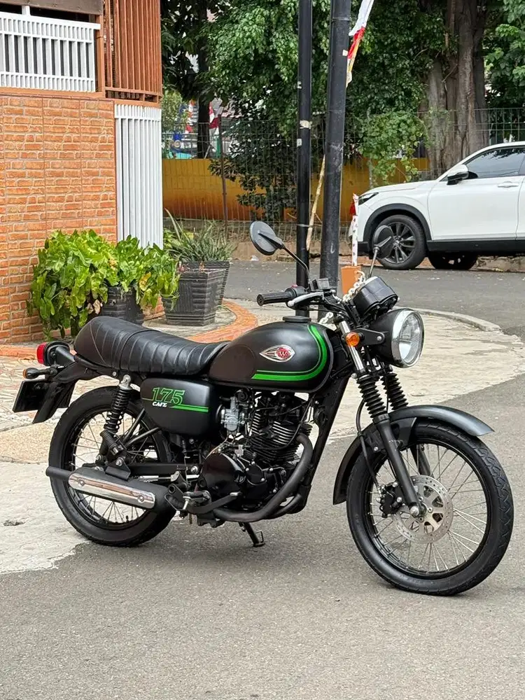 KAWASAKI W175 CAFE, THN 2021, KM SUPER LOW 1RB MULUS SIAP PAKAI.