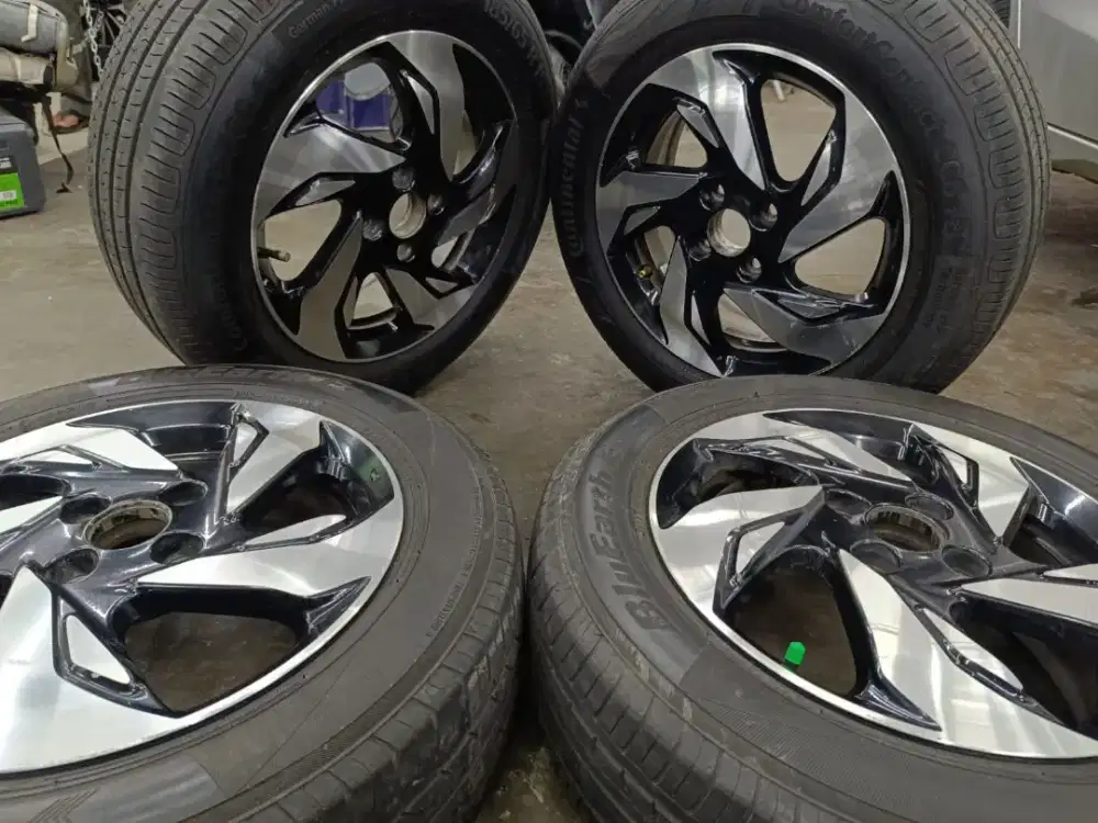 Velg dan ban R15 mobilio