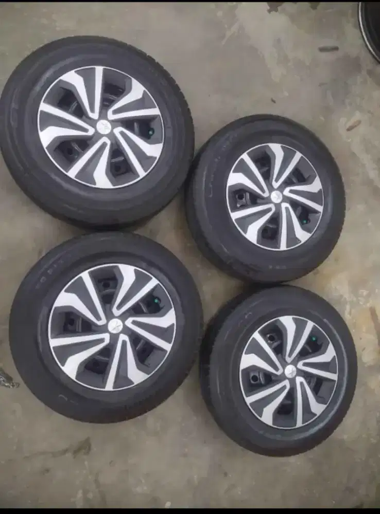 Jual ban dan Velg r13 bekas Agya type M, bonus Dop dan ban 80 persen