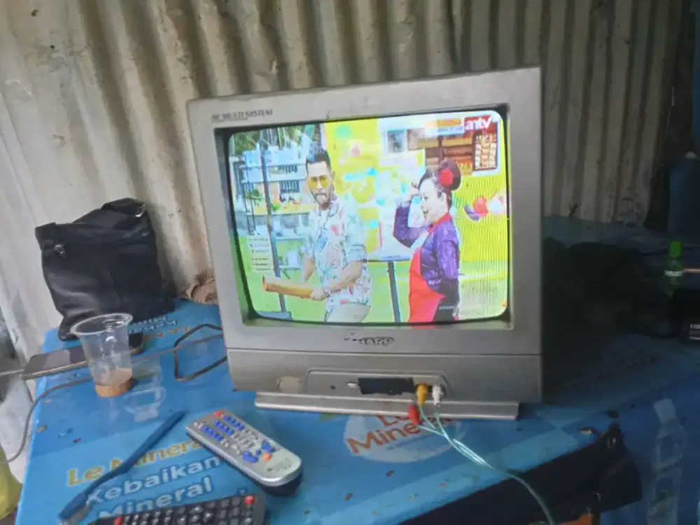 Jual tv 14in SHARP gmbar jos harga 230 nego siap antar