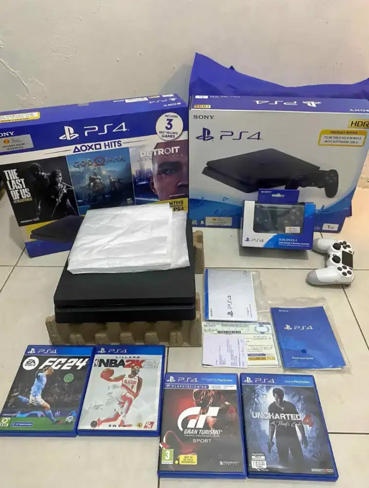 PS 4 SLIM 1TB series 2218