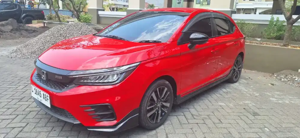 Dijual mobil honda city hatchback thn 2022 (no sensing) A/T merah