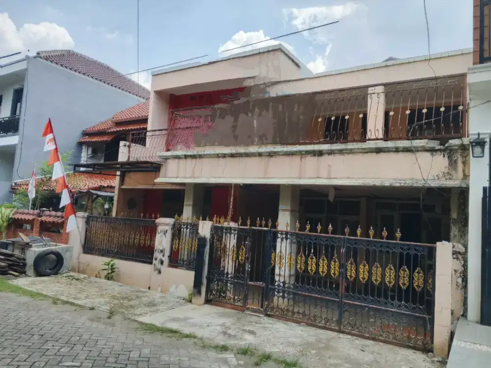 RUMAH BESAR DI CLUSTER JAKASAMPURNA