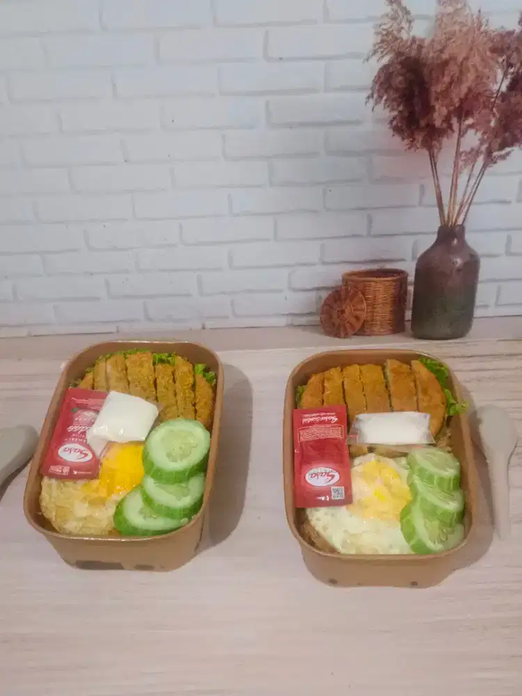 Wanita/Pria ditempat makan