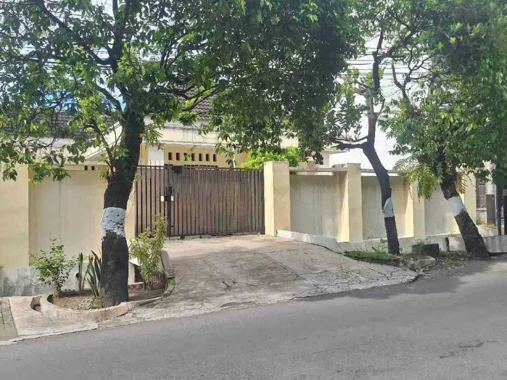 ( JALAN RAYA ) RUMAH / KANTOR DI JL HALMAHERA RAYA SEMARANG