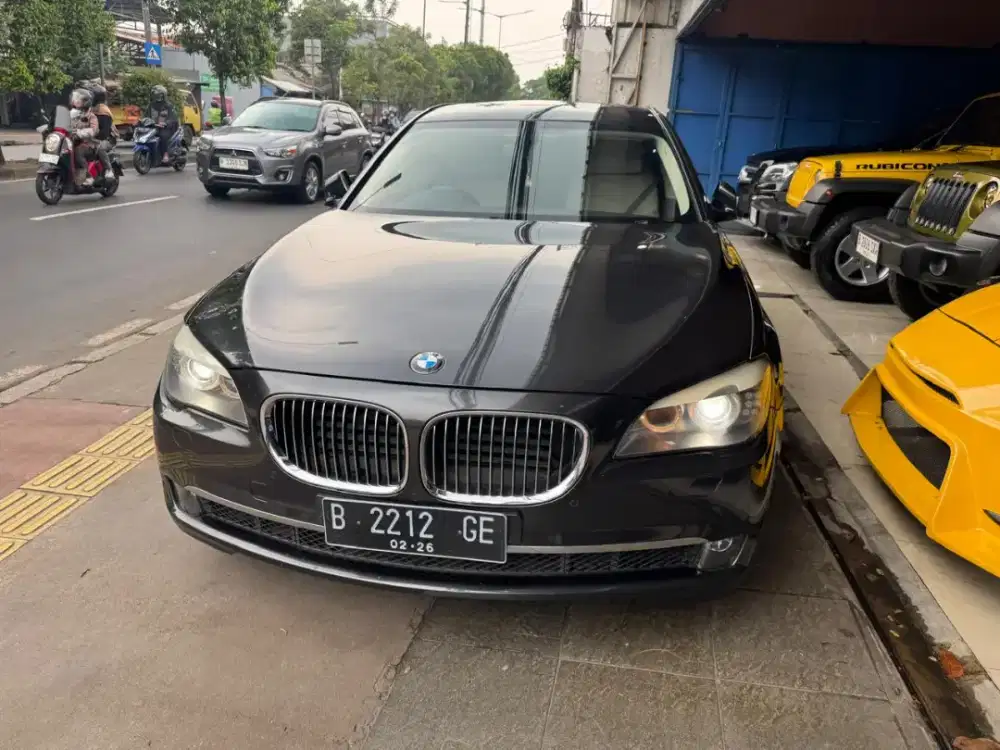Bmw 740 th 2010 AT km 44rb istimewa siap pakai no mallfunction antik