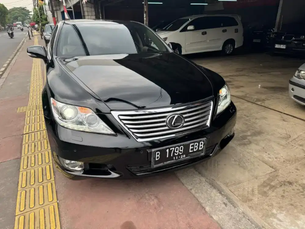 Lexus LS460 th 2010 AT km 72rb siap paka
