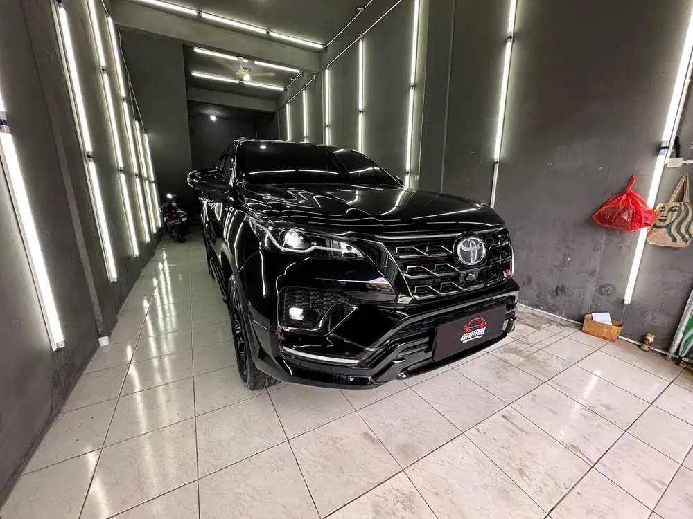 [ODO 12.xxx] TOYOTA FORTUNER GR SPORT DIESEL MATIC 2024 HITAM