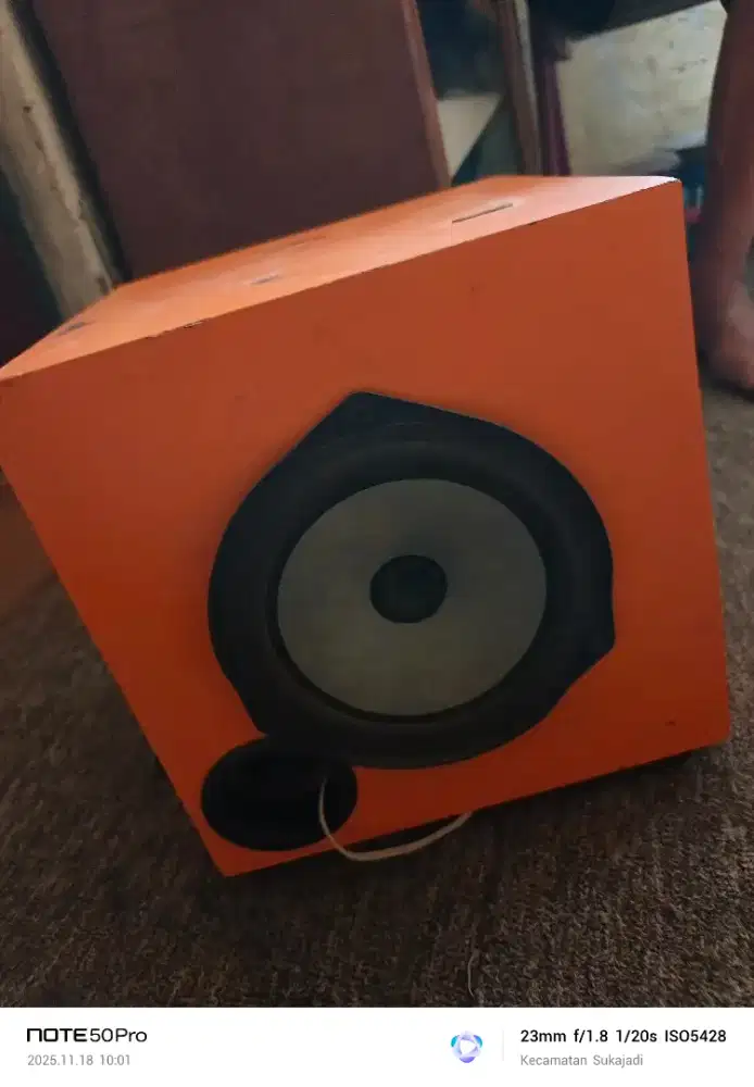 Subwoofer/ speaker pasif bekas di mobil avanza