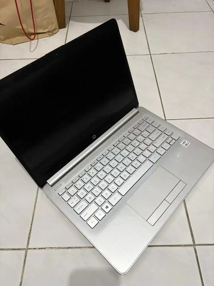 HP Laptop 14s-cf3076TU [BEKAS]