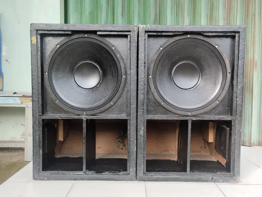 Speaker 18 inch sepasang Acr premier