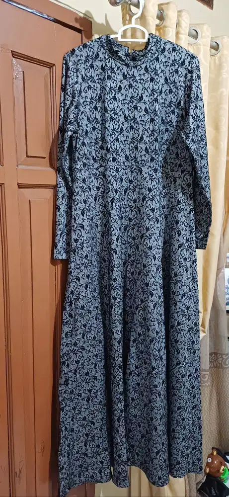 Gamis abu hitam