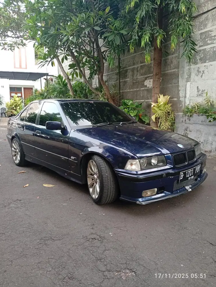 BMW 320i 1995 Bensin