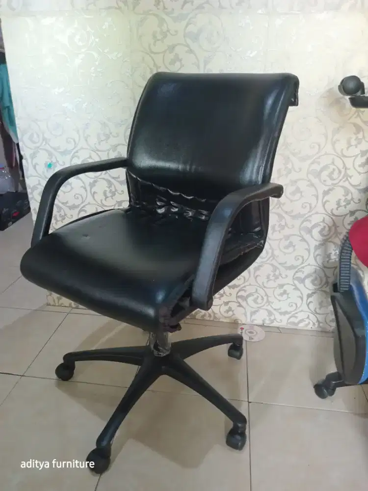 Kursi kantor meneger