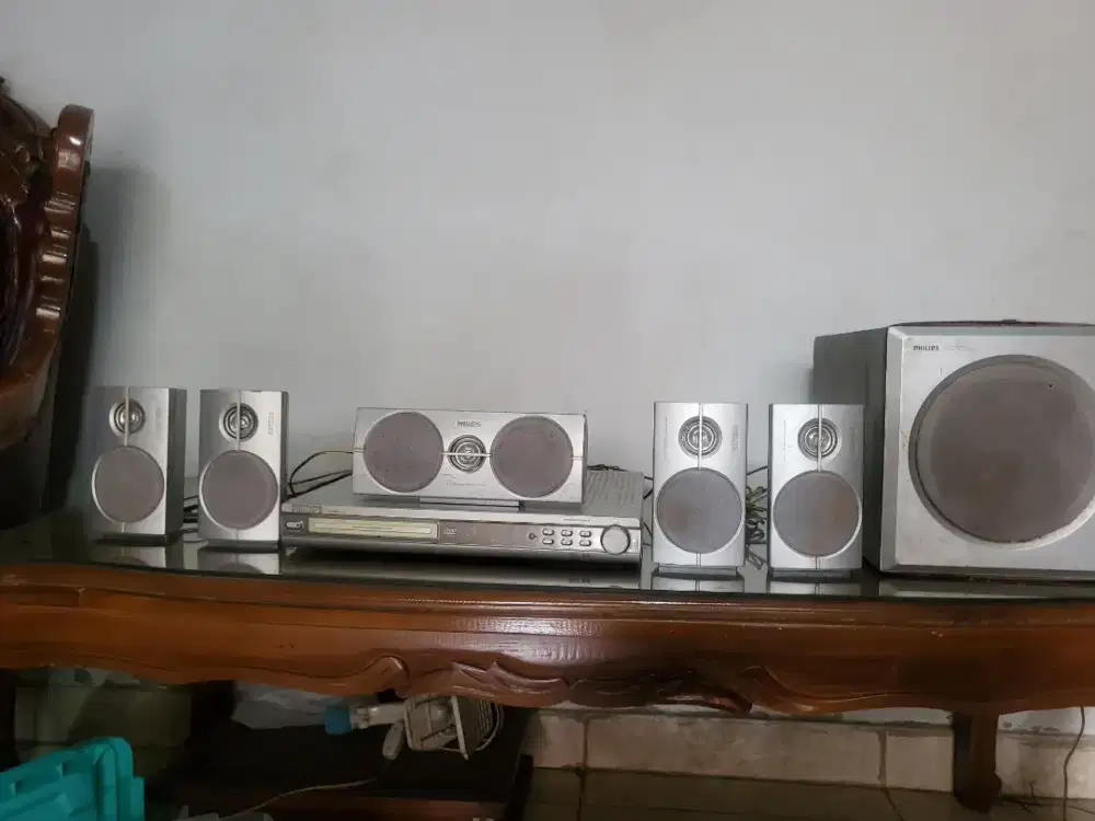 Jual home teater merek philip, semua normal, ada remote. Hrg 400 rb