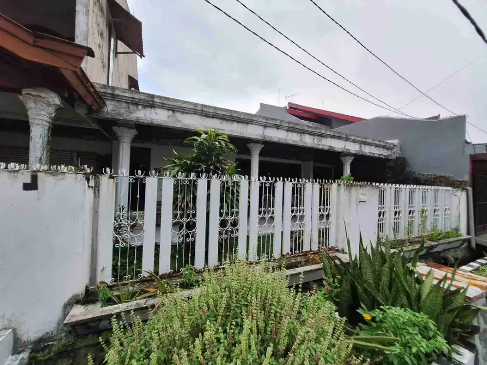 segera lelang rumah Rungkut asri timur, depan UPN. cocok untuk kost2an