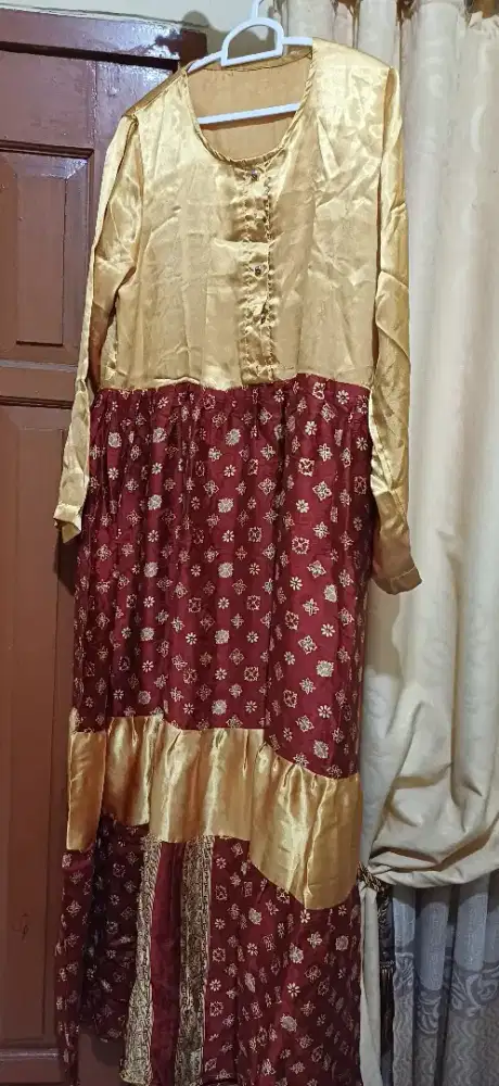 Gamis kuning merah