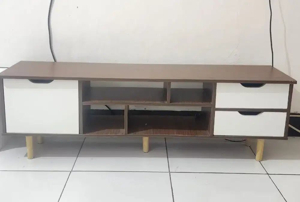 Meja tv minimalis