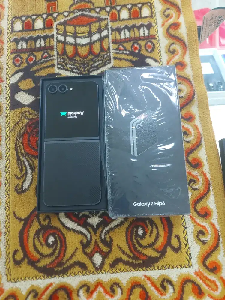 Samsung z flip 6 512 gb like new