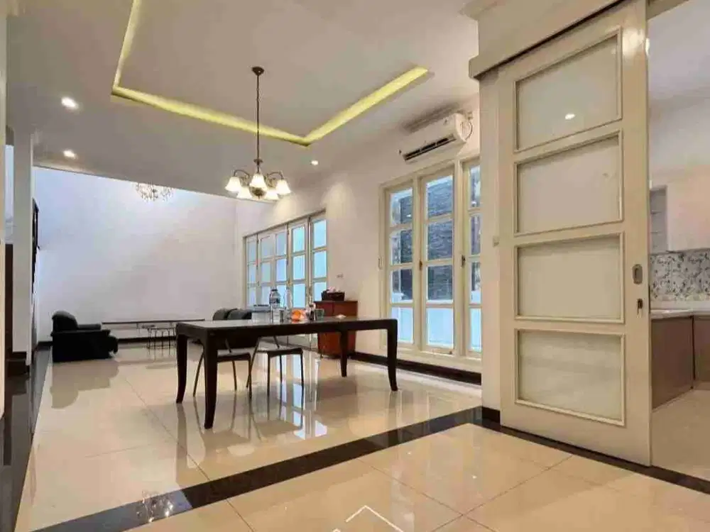 RUMAH DISEWAKAN 2LANTAI SIAP HUNI BISA BUAT KANTOR JL LEBAK BULUS I JAKSEL.