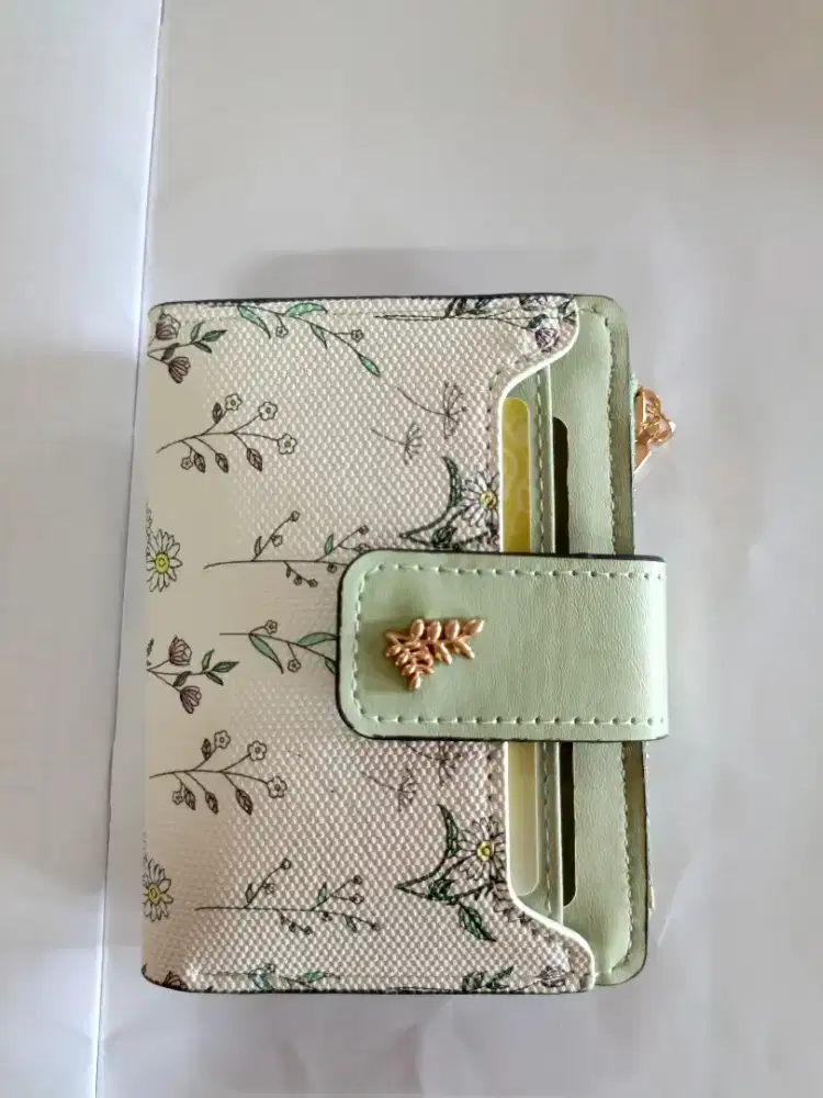 Dompet Stylish – Ringkas, Awet, & Praktis!